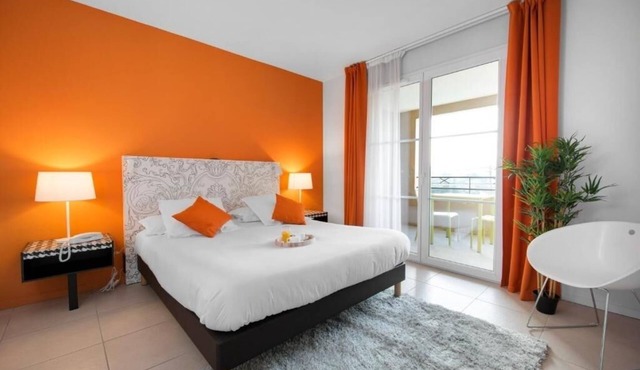 2BR Countryside Flat | Full Kitchen | Experience Cannes Film Culture 6 Mi Away
