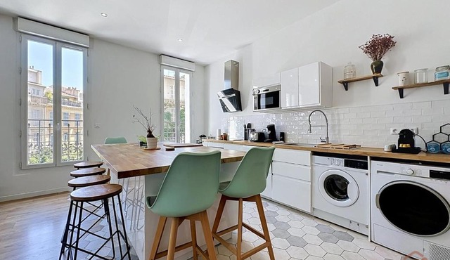 2BR - Free Private Parking - AC - Notre-Dame