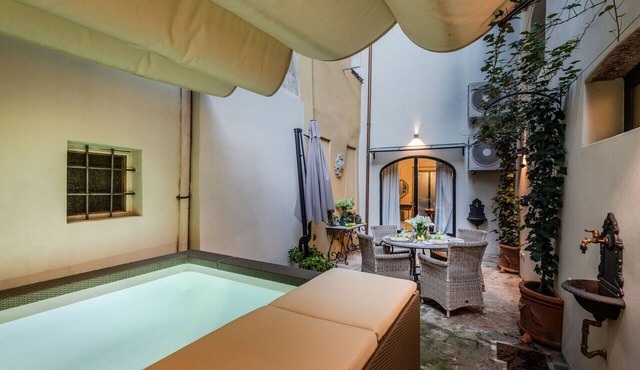3 Bedrooms Home with Outdoor and Pool inside Lucca