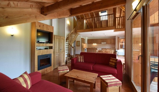 300m from shops, swimming pool, sauna, hammam, terrace, balcony, tv, ski locker, 53m², Montgenèvre
