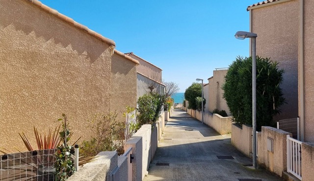 4 bedrooms villa for 8 persons located 700 meters from the beach