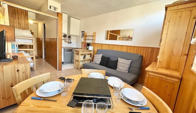 50m from resort center, 3rd floor, tv, ski locker, 22m², Vars