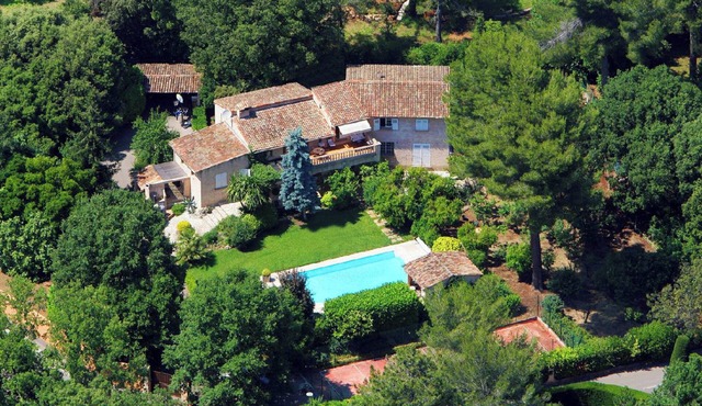 6-bedroom villa with a multi-sport field and a pool in Valbonne