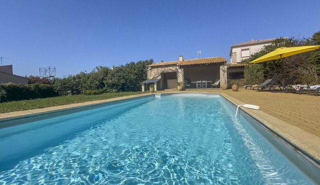 6-person villa, 160 m², private heated pool, air conditioning, Wi-Fi, 8 km from the sea, 4-star rating