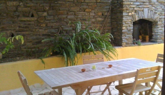 8COL12 - Spacious with swimming pool