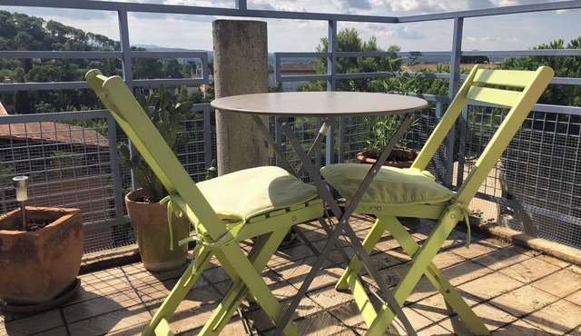 A bright and sunny one-bedroom apartment with a private terrace and a beautiful, unobstructed view.