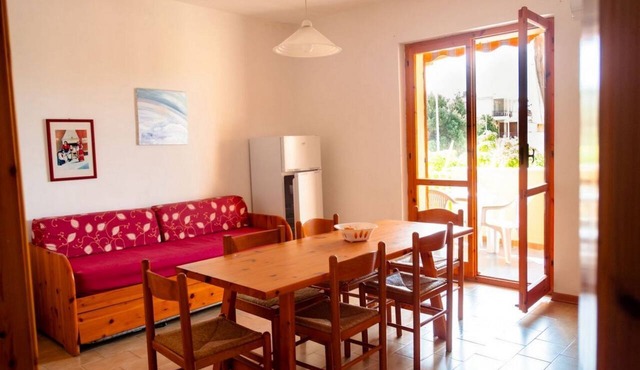 A comfortable 65 square meters apartment, perfect for six people, located on the first floor of a building without an elevator within a residential complex.The property is located in Alghero and enjoys an excellent location, close to the sea and several in Alghero