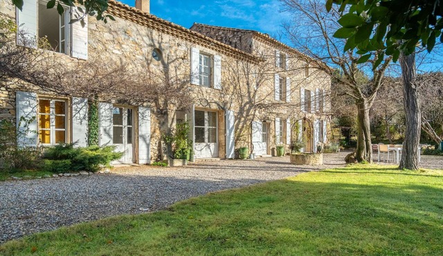 A period property near Avignon and the Alpilles – Sleeps 15
