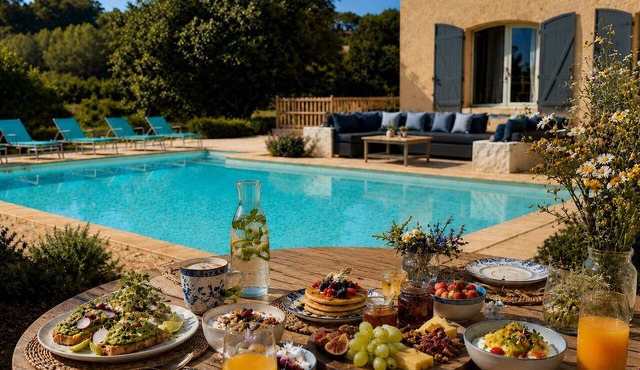 A quiet guesthouse in a villa in Marseille