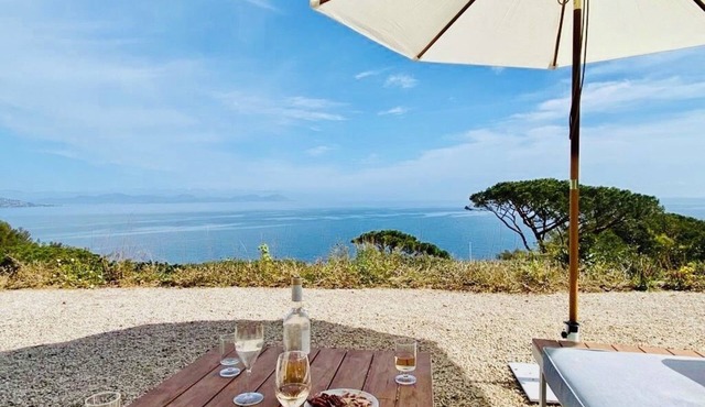 A villa with a unique ocean view, surrounded by nature and just a stone's throw from the beach