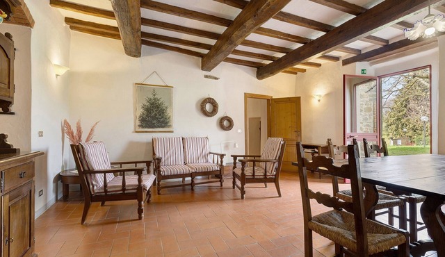 Agriturismo Palaia - Le Botti Spacious Apartment in Farmhouse with Pool