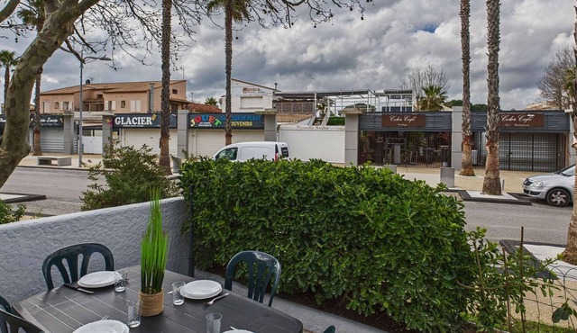 Air-Conditioned 3-Room Flat with Terrace, Parking, and Baby Equipment on Avenue de la Méditerranée