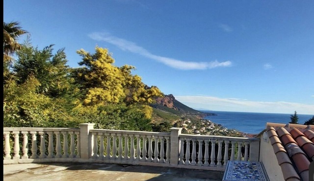 Air-conditioned apartment 47 m2 sea view private terrace 41 m2 sea view