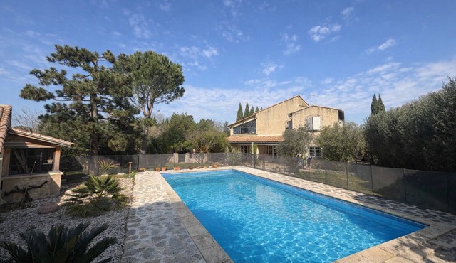 Air-conditioned villa for 8 people