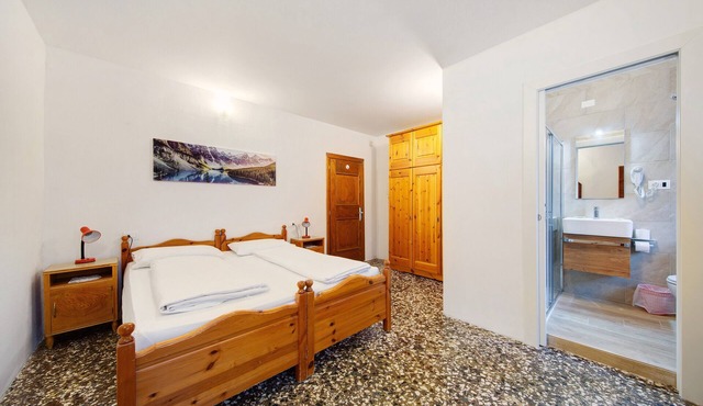 Albergo Trieste – Room '5' with Mountain View, Shared Terrace, and Wi-Fi