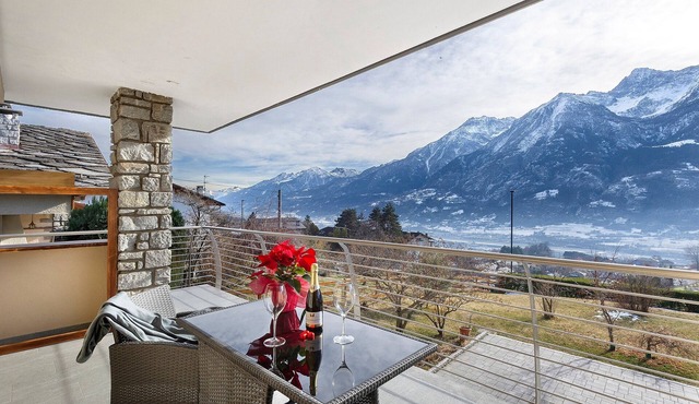 Alpenglow Maison Lugon – Mountain Views 5 Minutes from Aosta