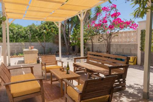 Amaris Mango Seafront Villa