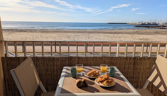 Amazing 1BR SEA FRONT