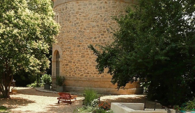 Amazing home in Aimargues