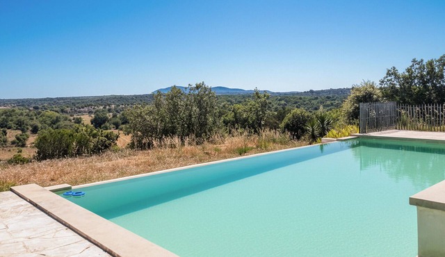 Amazing home in Lussan