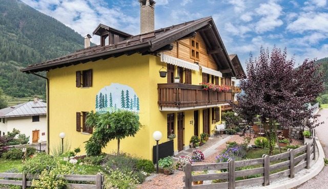 Apartment “Albachiara 2” with Mountain Views, Private Sauna & WiFi