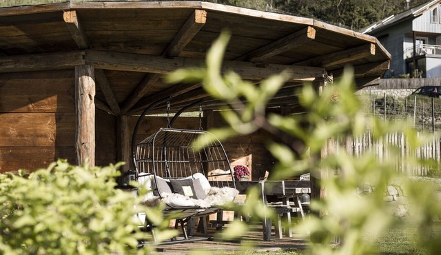 Apartment 'Bachmannhof Lavendel' with Shared Pool, Private Terrace and Wi-Fi