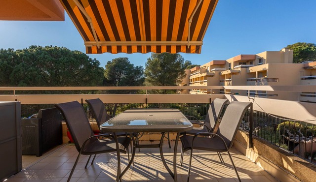 Apartment 'Boulouris' with Private Terrace, Wi-Fi and Air Conditioning