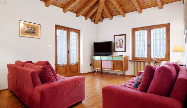Apartment 'Casa Pòlse' with Mountain View, Shared Garden and Wi-Fi