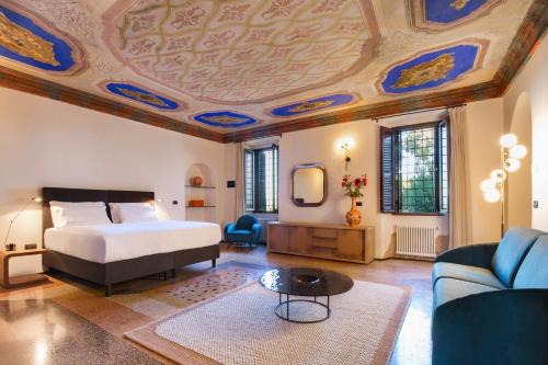 Apartment CastellONE with Pool