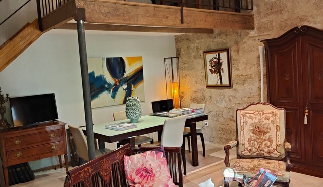 Apartment 'Charme Clim 2 Min Du Centre, Pézena' with Wi-Fi and Air Conditioning
