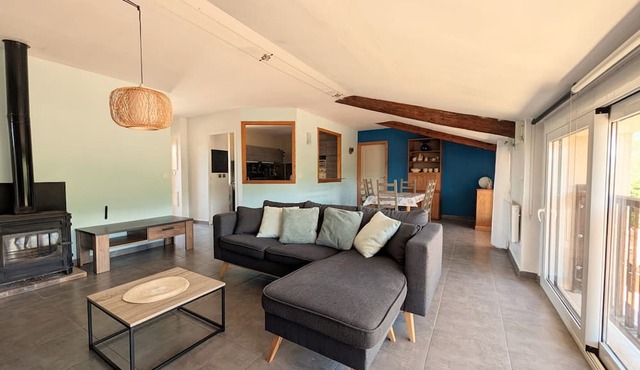 Apartment-Cottage-Ensuite with Bath-Mountain view