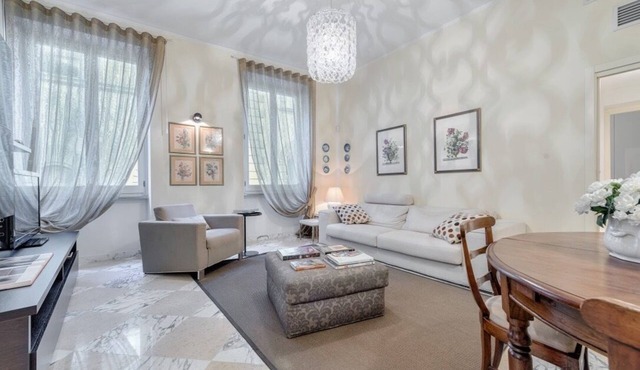 Apartment in ancient palace near the cathedral in the heart of the Old Town