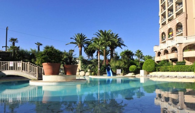 APARTMENT IN THE RIVER TO THE SEA IN CANNES
