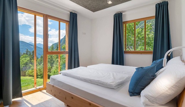 Apartment 'Laimbruchhof Hermann' with Mountain View, Shared Garden and Wi-Fi