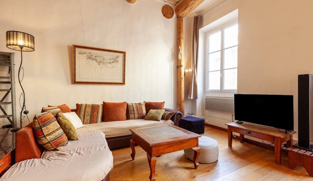Apartment 'Les Mats Du Port' with Wi-Fi and Air Conditioning