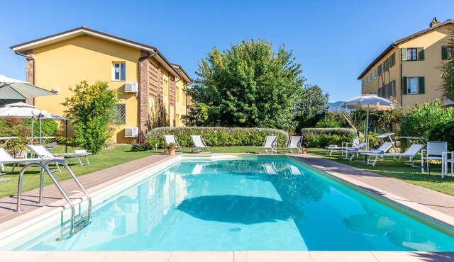 Apartment "Light Bleu" with pool, Villa Gabriella