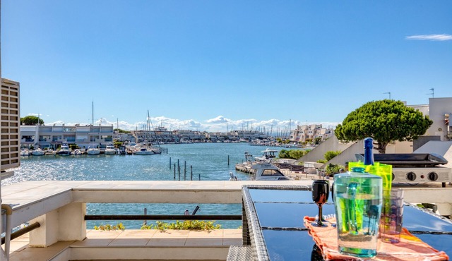 Apartment 'Marina Port Camargue' with Sea View, Wi-Fi and Air Conditioning