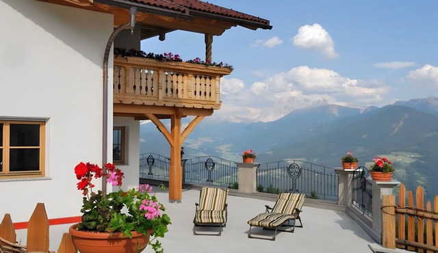Apartment 'Mitterhof' with Mountain View, Shared Terrace and Wi-Fi