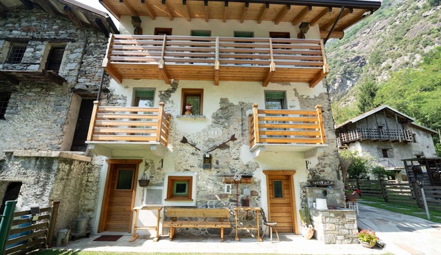 Apartment 'Rifugio Con Giardino Privato' with Mountain View, Private Terrace and Private Garden