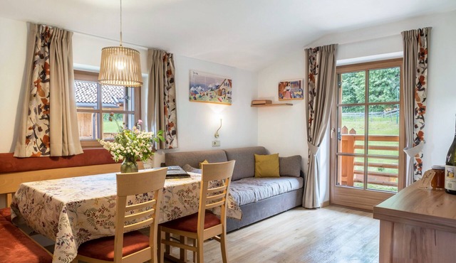 Apartment "Schlosshof Schneewittchen" with Mountain View, Balconies & Wi-Fi