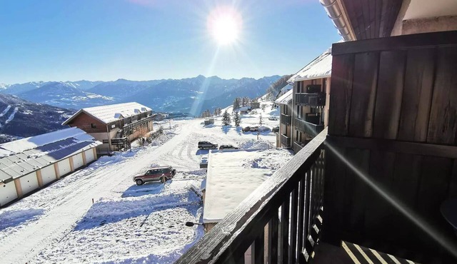 Apartment Sleeps 4 with a View of the Mountains in Réallon 369R