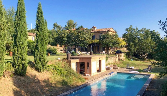 Apartment with pool in Apt - 234 APT