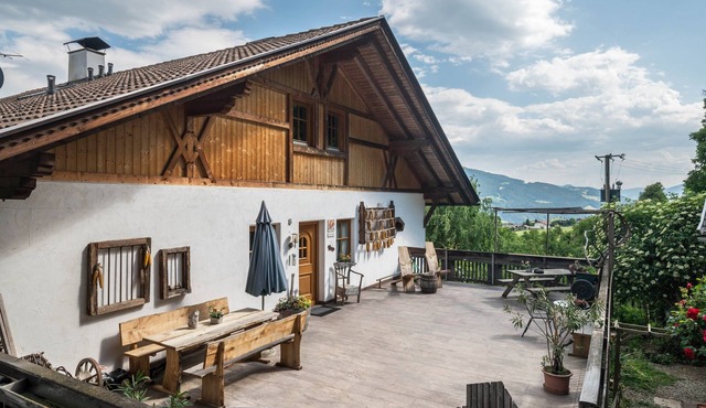 Apartment "Woehrmannhof Birnblüte" with Mountain View, Shared Garden & Wi-Fi