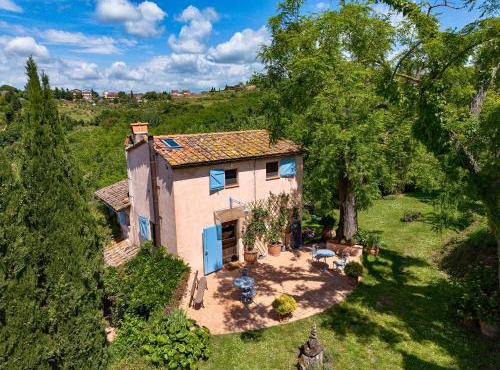 Appartamento con patio privato e giardino tra Pisa e Firenze
