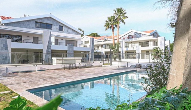 Appartement à 150m plage des Lecques, climatisé, piscine, terrasse, 2 chambres, parking - 4 étoiles - FR-1-770-29
