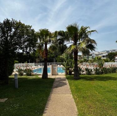Appartement en bord de rivière, près des plages