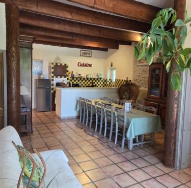 Appartement lumineux à Arles avec piscine partagée