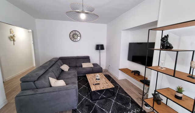 Appartement Moderne Dans la Vieille Ville 3 Chambres 1er etg
