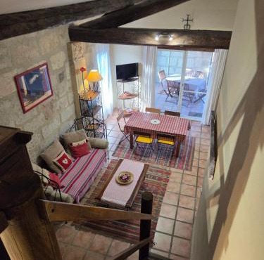 Appartement spacieux à Arles avec piscine et jardin partagé