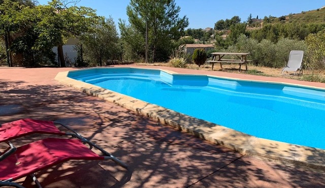 Aramon beautiful villa up to 23 people calm and natural pool